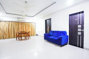 Lobby sitting area - FabHotel Rio House Apartment (Mumbai)