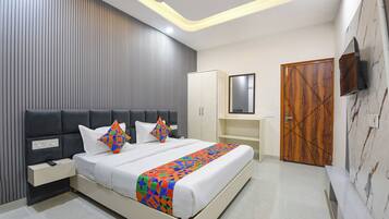 Deluxe Room | Egyptian cotton sheets, premium bedding, in-room safe, free WiFi
