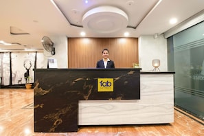 Quầy tiếp tân