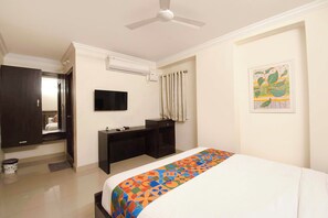 Egyptian cotton sheets, premium bedding, in-room safe, free WiFi - Fabhotel Eden Stay (Hyderabad)