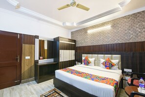 Egyptian cotton sheets, premium bedding, in-room safe, free WiFi - Fabhotel Sn Resort (Dharamshala)