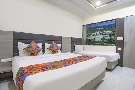 Egyptian cotton sheets, premium bedding, in-room safe, free WiFi