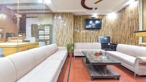 Lobby sitting area - Fabhotel Pearl (Haridwar)