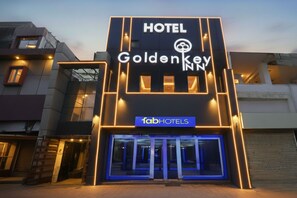 Property entrance - Fabhotel Golden Key Inn (New Delhi)
