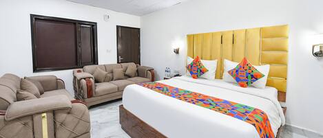 Egyptian cotton sheets, premium bedding, in-room safe, free WiFi