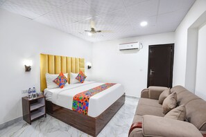 Premium Room | Egyptian cotton sheets, premium bedding, in-room safe, free WiFi - Fabhotel Golden Key Inn (New Delhi)