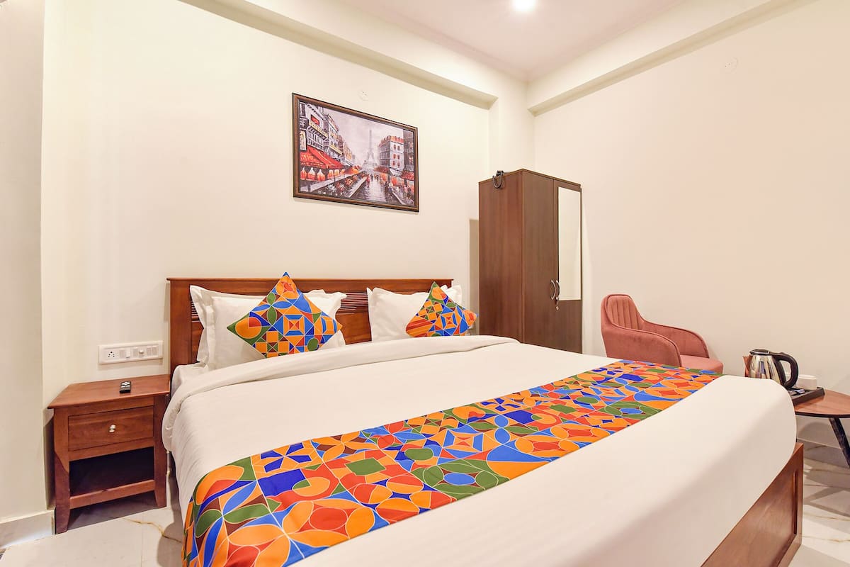 Egyptian cotton sheets, premium bedding, in-room safe, free WiFi