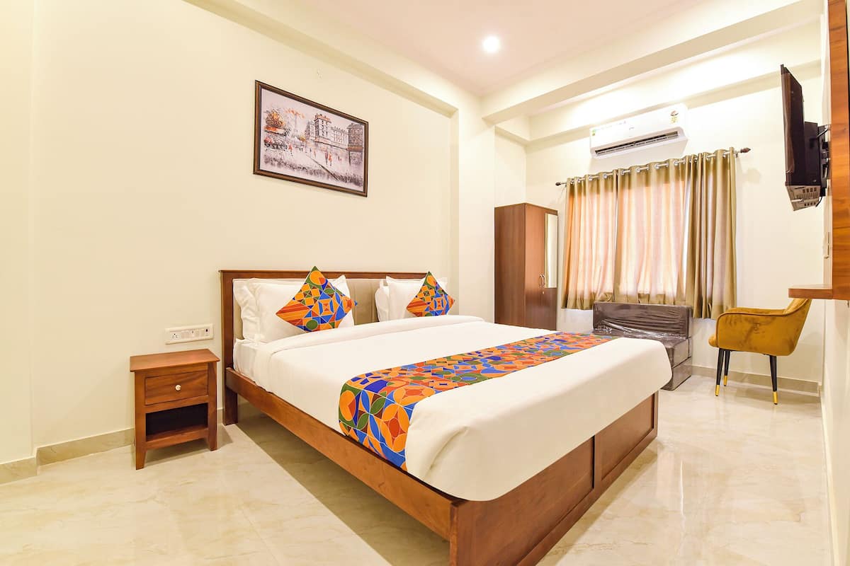 Egyptian cotton sheets, premium bedding, in-room safe, free WiFi