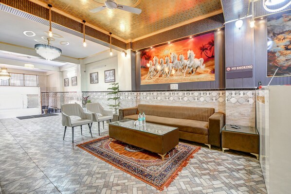 Coin salon dans le hall