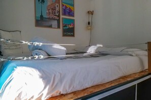 Free WiFi, bed sheets - Charming Studio for 2/4 Guests – City Center (Les Sables-d´Olonne)
