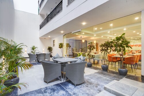 Saltstayz Premier - Arjun Marg