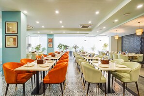 Restaurant - Saltstayz Premier - Arjun Marg (Gurugram)