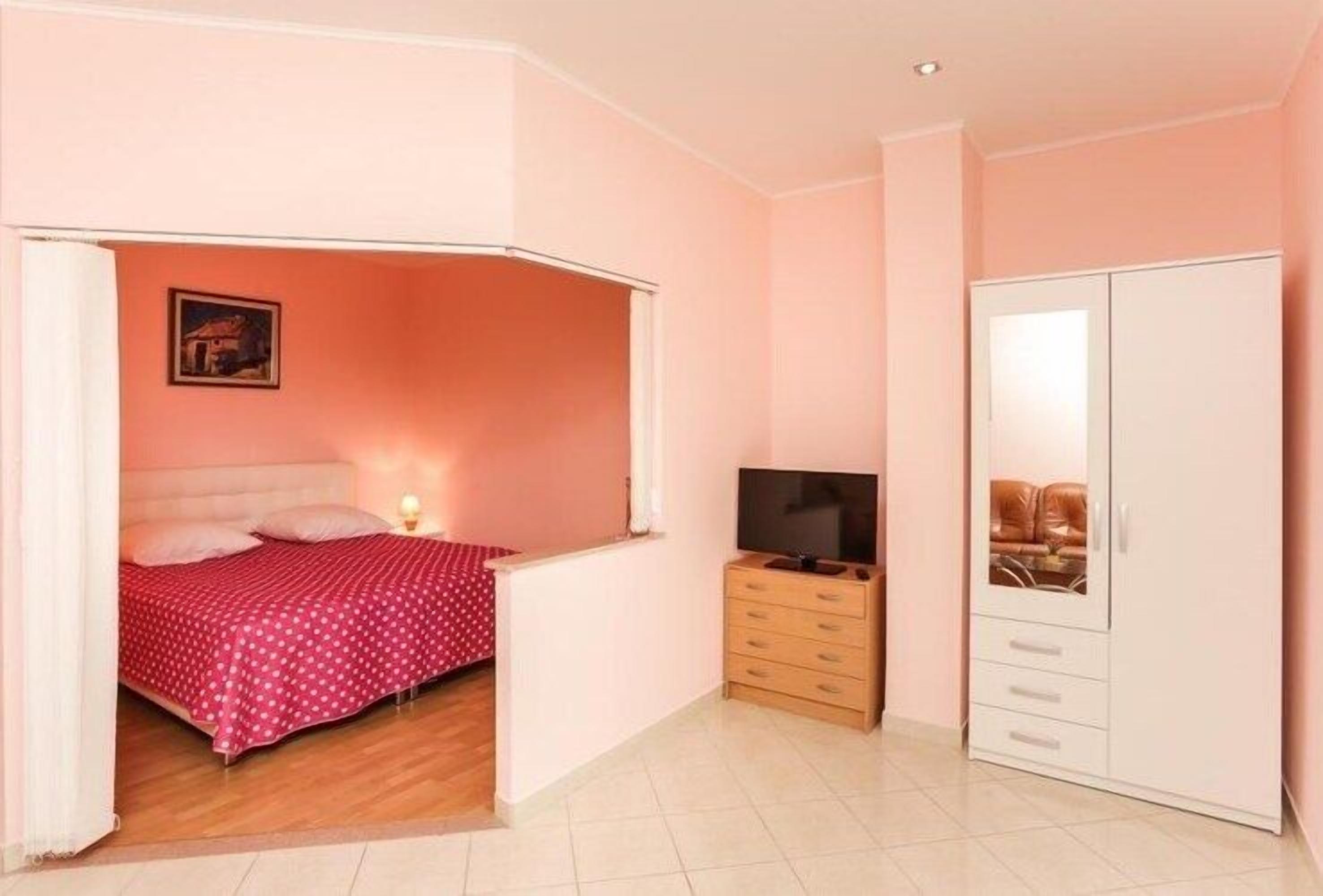 Bügeleisen/Bügelbrett, Reisekinderbett, kostenloses WLAN