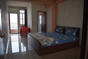 Kolmen hengen perhehuone, parveke, näköala laaksoon | Pimennysverhot, ilmainen Wi-Fi