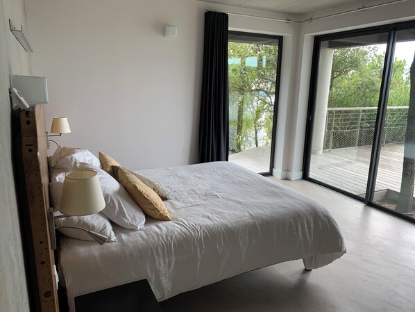 5 Schlafzimmer, Schreibtisch, Bügeleisen/Bügelbrett, Reisekinderbett