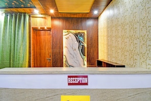 Reception - Fabhotel Raghunandan Inn (Faizabad)
