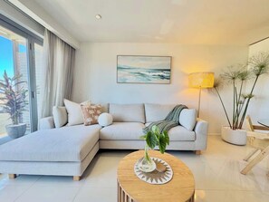 Smart TV, stereo, offices