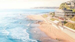 A coastal hotel with a beach view, a promenade, and a cliffside. - Merewether By The Beaches Newcastle, Free Parking (Merewether)