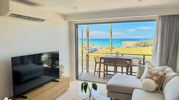 Smart TV, books, stereo