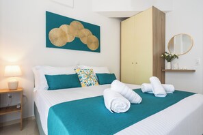 2 bedrooms, desk, iron/ironing board, WiFi