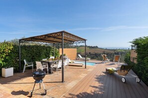 Piscine extérieure (ouverte en saison)