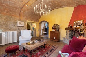 House, Patio, Garden View | Living area | 32-inch flat-screen TV with satellite channels - L'antica Meletta (Gambassi Terme)