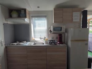 Micro-ondes, four, plaque de cuisson