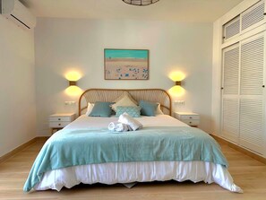 2 chambres, fer et planche à repasser, lit parapluie, Wi-Fi gratuit