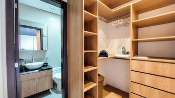 SĂšche-cheveux, serviettes fournies, savon, papier toilette