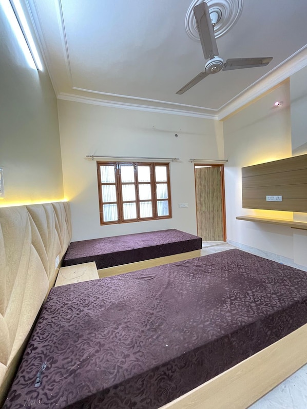 Habitación doble | Escritorio, espacio para trabajar con laptop y wifi gratis