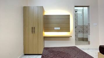 Double Room | Desk, laptop workspace, free WiFi