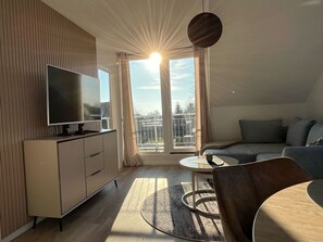 Fernseher, Tischtennisplatte