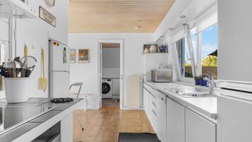 Réfrigérateur, micro-ondes, lave-vaisselle