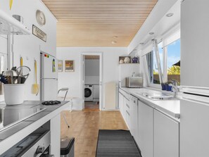 Fridge, microwave, dishwasher, cookware/dishes/utensils