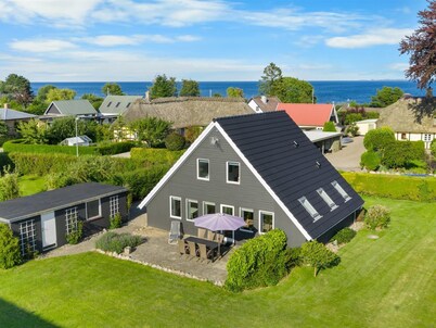"Begitte" - 200m from the sea by Interhome