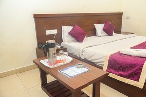 Egyptian cotton sheets, premium bedding, memory-foam beds, desk - Hotel Kasturi Continental (Bhopal)