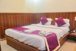 Executive Room, City View | Egyptian cotton sheets, premium bedding, memory foam beds, desk