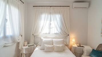 4 slaapkamers, een strijkplank/strijkijzer, reisbedje, gratis wifi