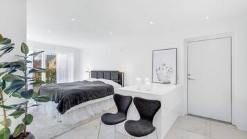 1 bedroom, iron/ironing board, internet, bed sheets