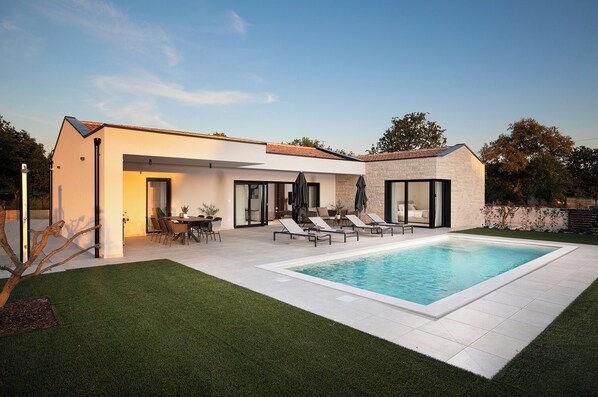 Outdoor pool, a heated pool