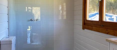 Douche, serviettes fournies