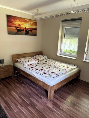 6 bedrooms, internet, bed sheets