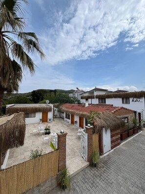Front of property - kai urla (Urla)