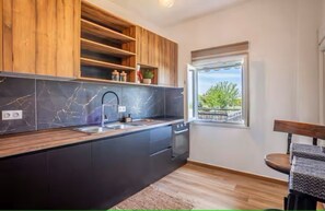 Fridge, microwave, oven, coffee/tea maker