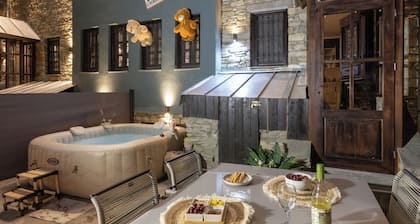 Rock Dandy Nymfaio - La Maison de lOurs with Eco Pool, Yard and Fireplace