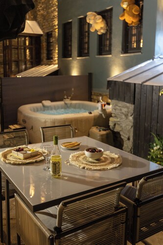 Rock Dandy Nymfaio - La Maison de lOurs with Eco Pool, Yard and Fireplace