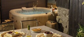 Rock Dandy Nymfaio - La Maison de lOurs with Eco Pool, Yard and Fireplace