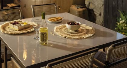 Rock Dandy Nymfaio - La Maison de lOurs with Eco Pool, Yard and Fireplace