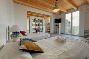 5 bedrooms, iron/ironing board, free WiFi, bed sheets