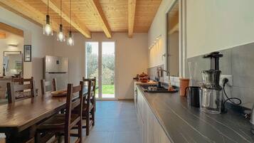 Frigorifero, forno, piano cottura, lavastoviglie